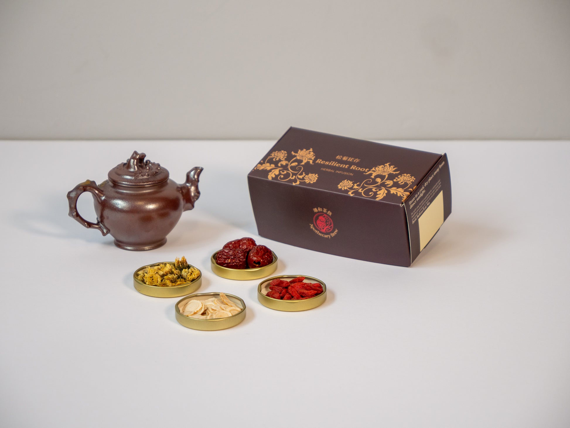 Resilient Root by Apothecary Brew: A cooling TCM blend of American Ginseng, Goji Berries, and Chrysanthemum to soothe dry eyes and replenish 'Yin' after screen-heavy days.